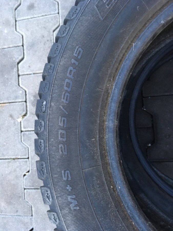 2 opony 205/60/15 Goodyear Eagle Ultra Grip 6,5mm