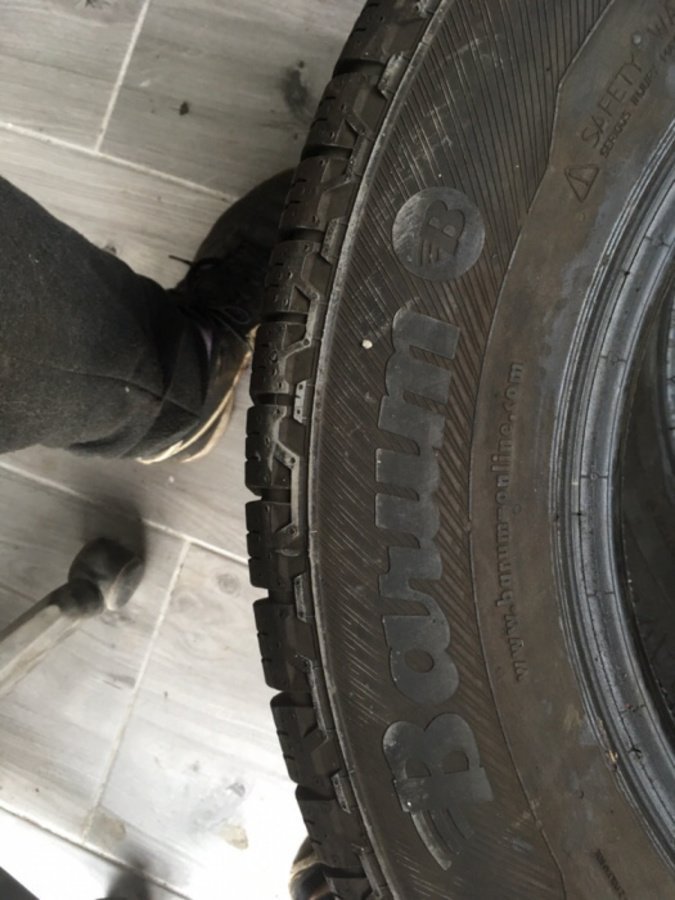 2 opony 235/16/16 Barum Bravuris 4x4 8mm