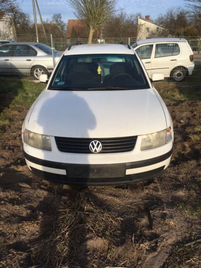 Volkswagen vw Passat 1.6 74kw 1997r kombi na części